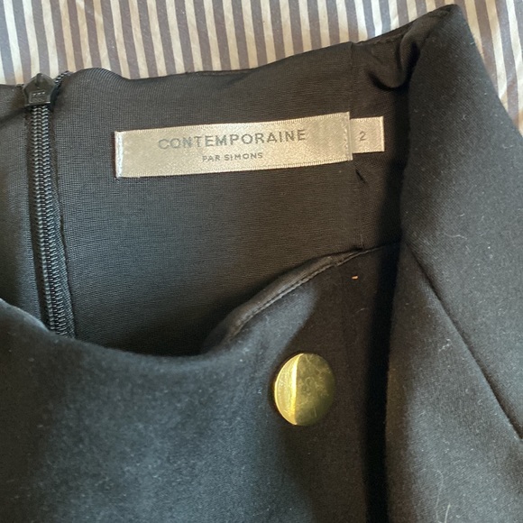 Mini skirt with gold details - Picture 2 of 3